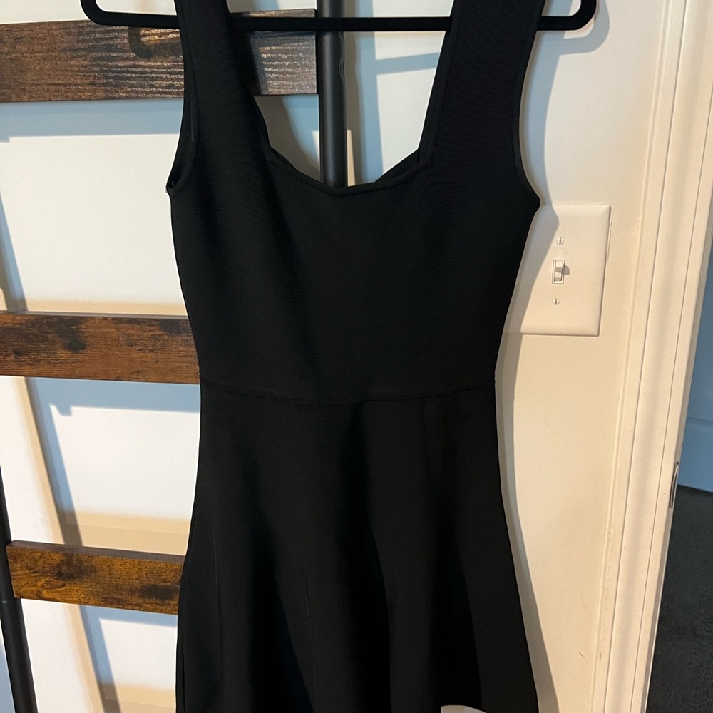 BCBG Maxazria Elegant Black Sleeveless Scoop Neck Dress Size Small